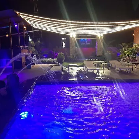 Windmill Hostal-2
